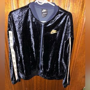 Nike velvet sweater only worn once! In very mint condition💙
